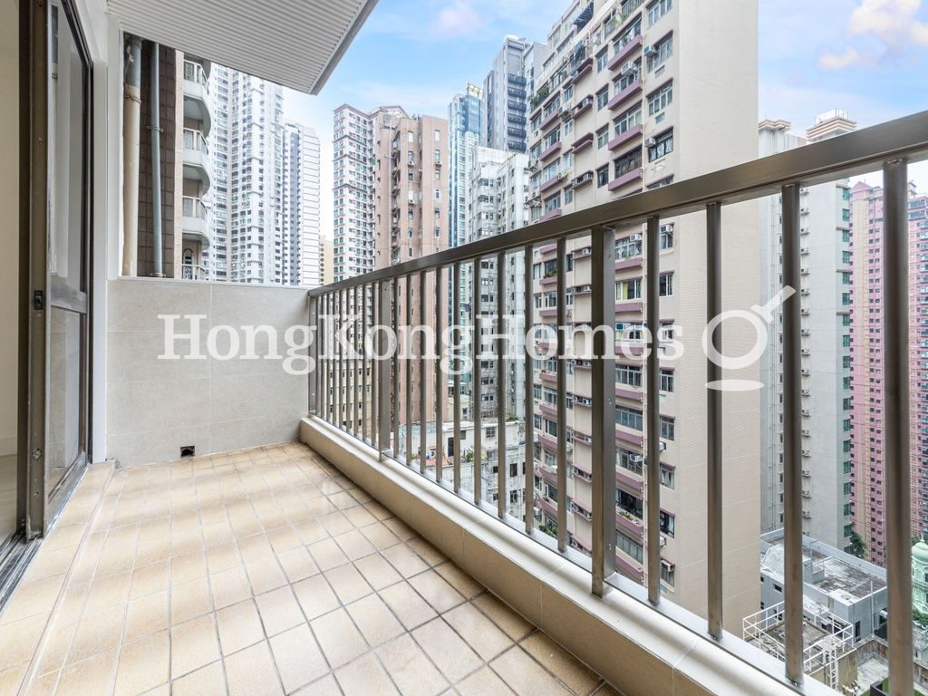 Balcony off Living and Dining Room — 利德大廈，西半山