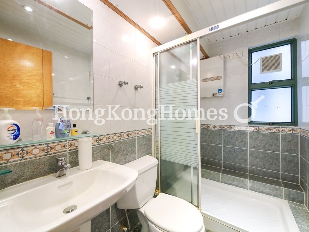 Guest Bathroom — Robinson Place - Block 01, Mid-levels West