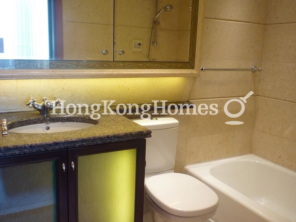 Master Bathroom — 凱旋門 1期 第1座 (摩天閣)，尖沙咀
