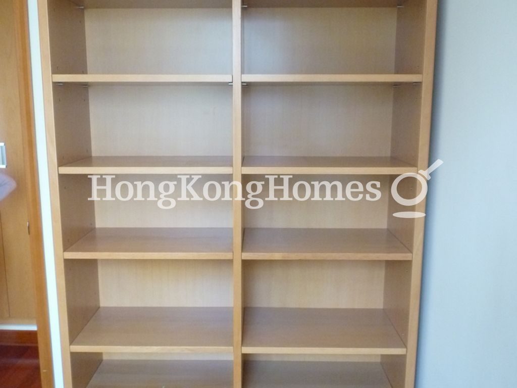 Shelves in Third Bedroom — 凱旋門 1期 第1座 (摩天閣)，尖沙咀