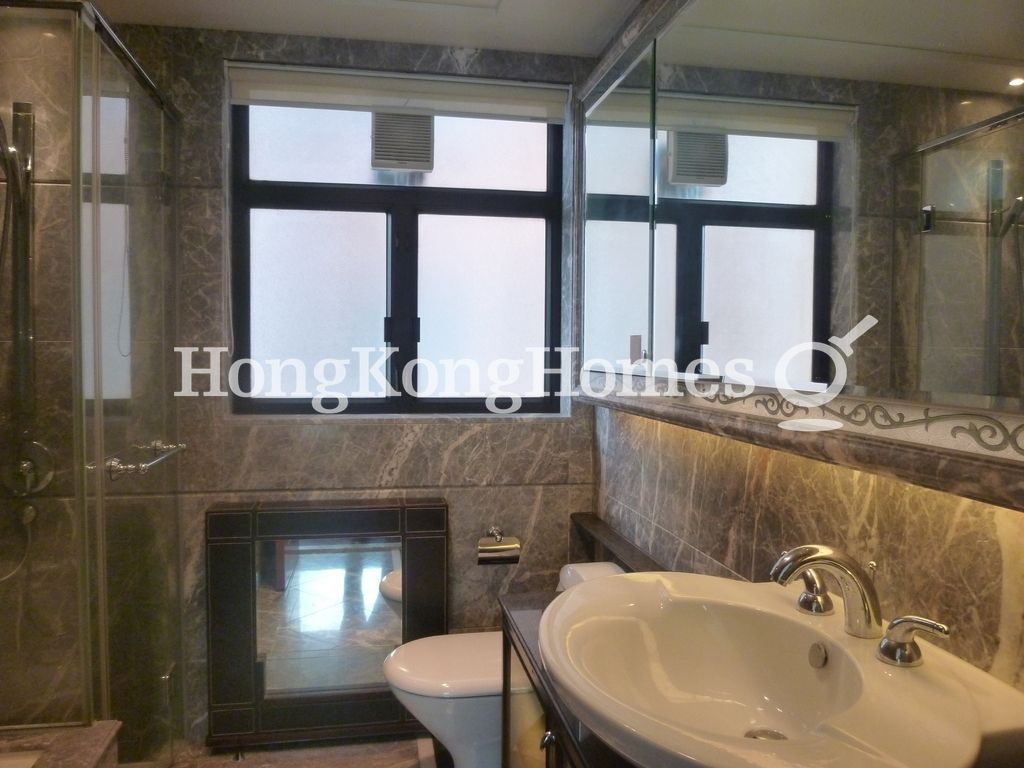 Master Bathroom — 凱旋門 1期 第1A座 (朝日閣)，尖沙咀