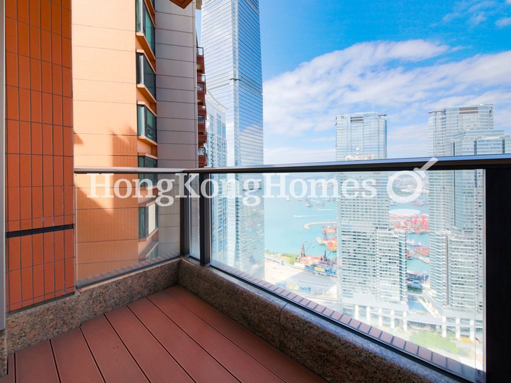 Balcony off Living and Dining Room — 凱旋門 1期 第1A座 (朝日閣)，尖沙咀