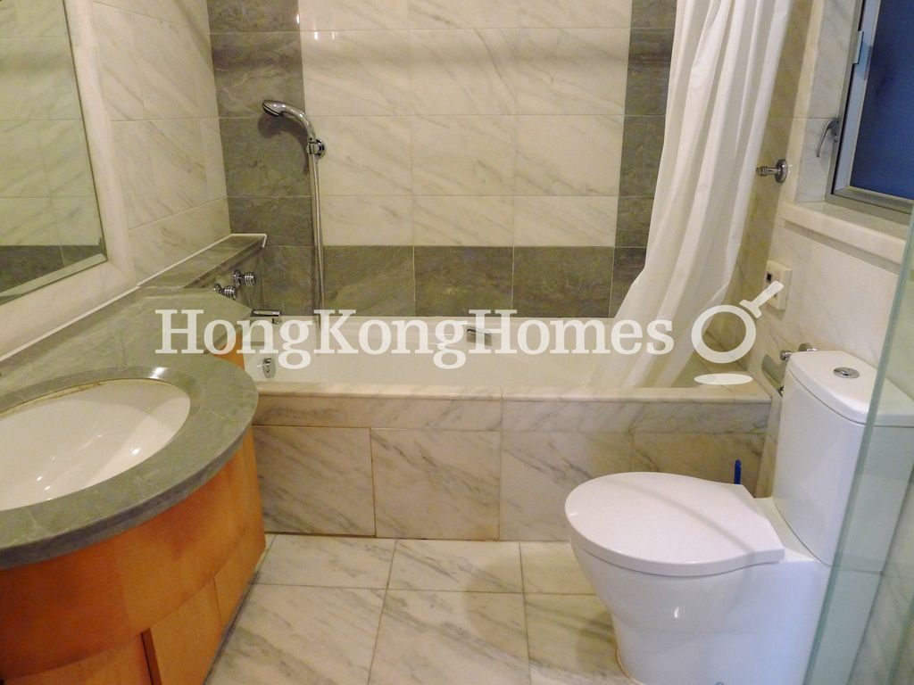 Master Bathroom — 漾日居 - 第01座，尖沙咀