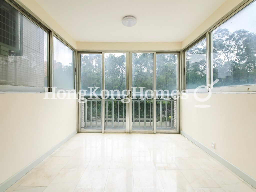 Enclosed Balcony — 賽西湖大廈 04座，北角半山