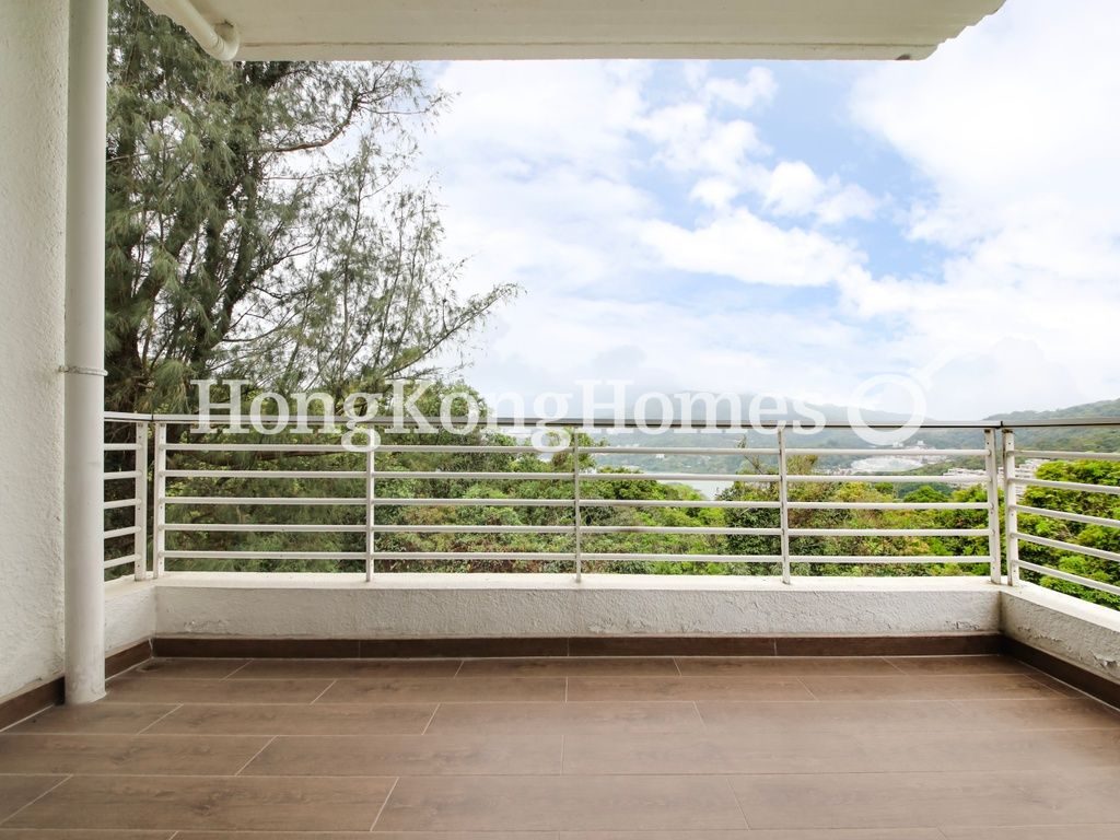 Private Terrace off Living and Dining Rm — 早禾居洋房，西貢