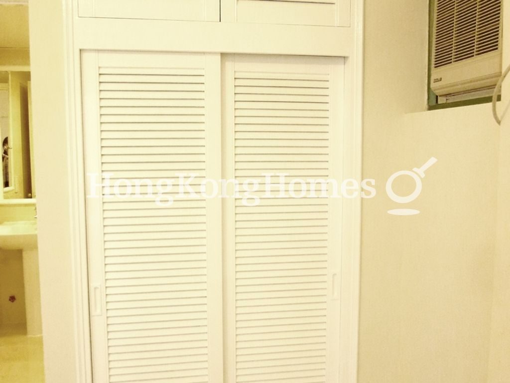 Built-in Wardrobe in Master Bedroom — Robinson Place - Block 02, Mid-levels West