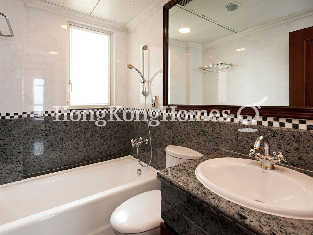 Guest Bathroom — 8-10 柯士甸山道 - 第05座，山頂