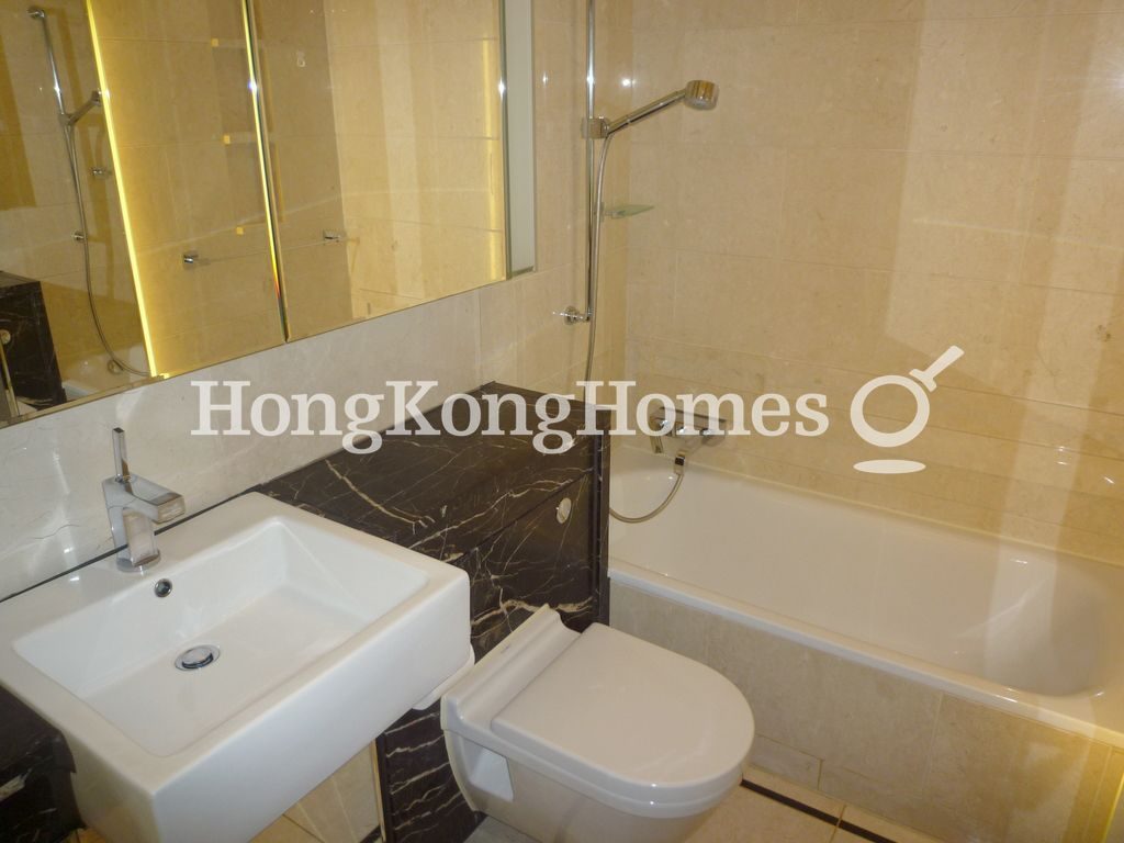 Guest Bathroom — 一號銀海 - 第02座，大角咀