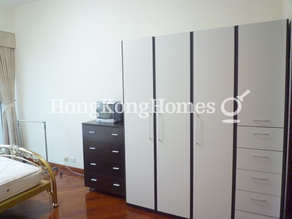 Wardrobe in Master Bedroom — 一號銀海 - 第02座，大角咀