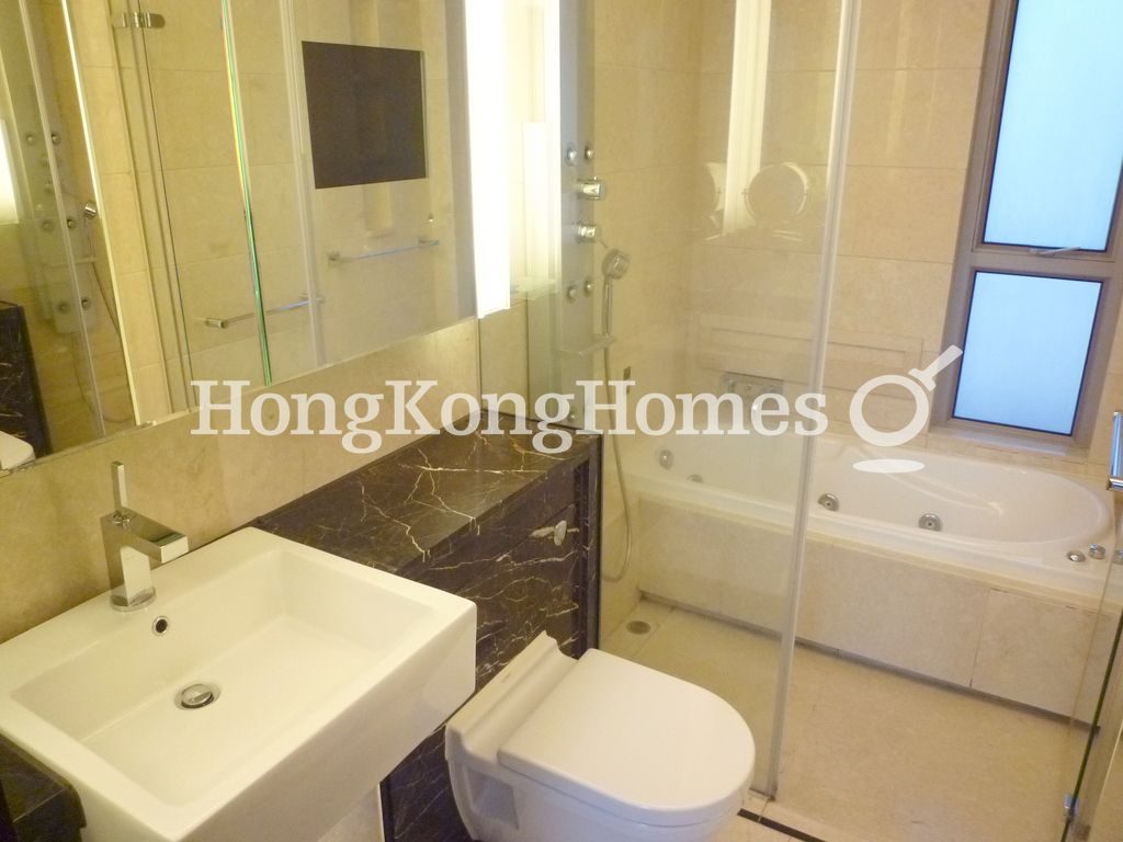 Master Bathroom — 一號銀海 - 第02座，大角咀