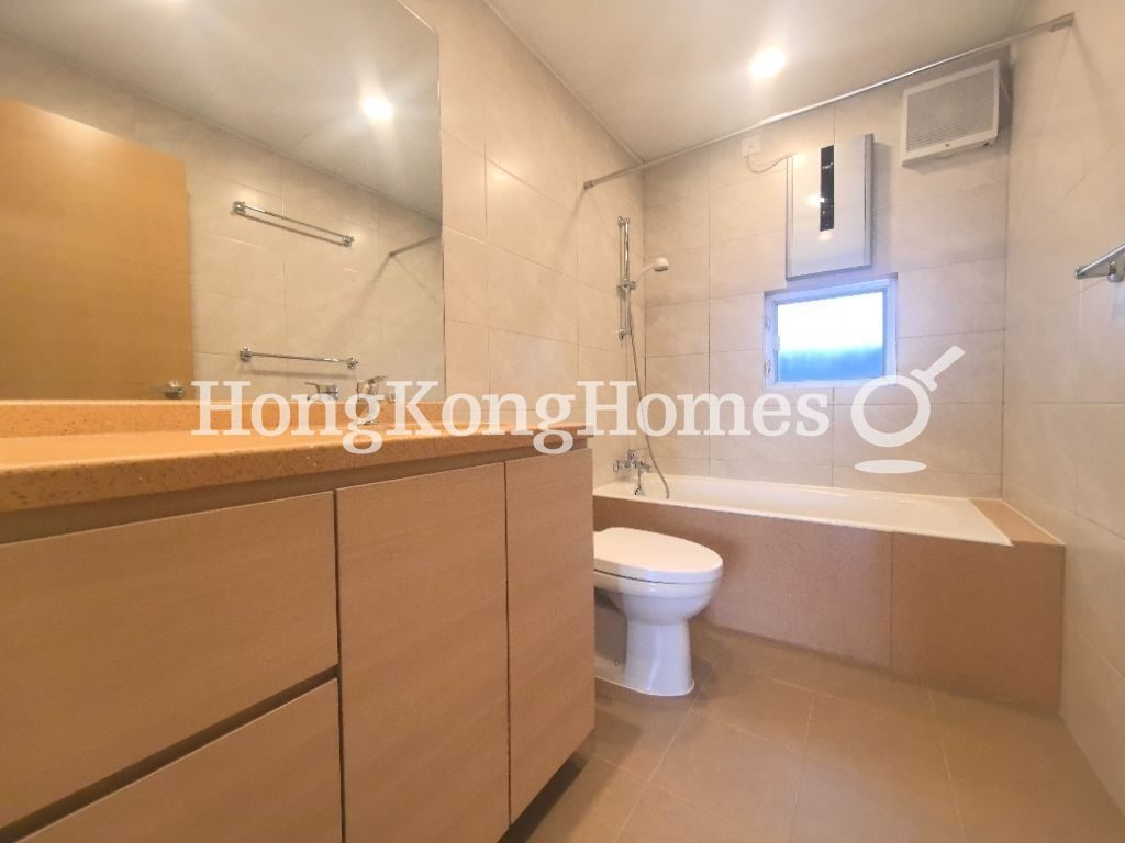 Guest Bathroom — The Dahfuldy - Block C, Ho Man Tin / Waterloo Road