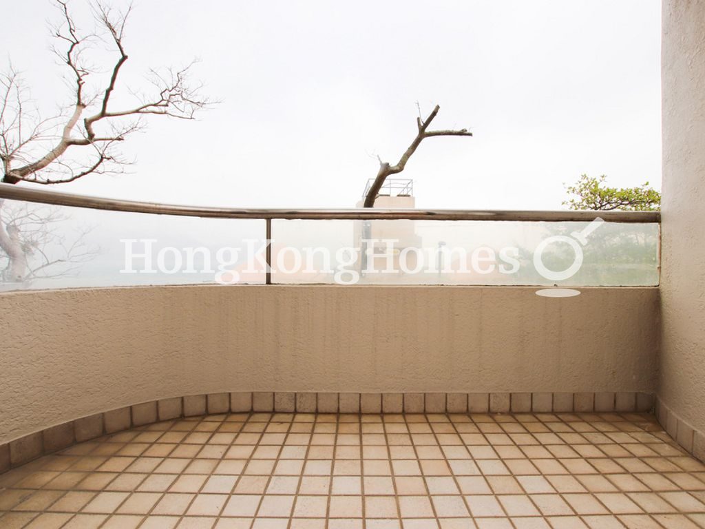 Balcony off Living and Dining Room — 海灣閣，赤柱