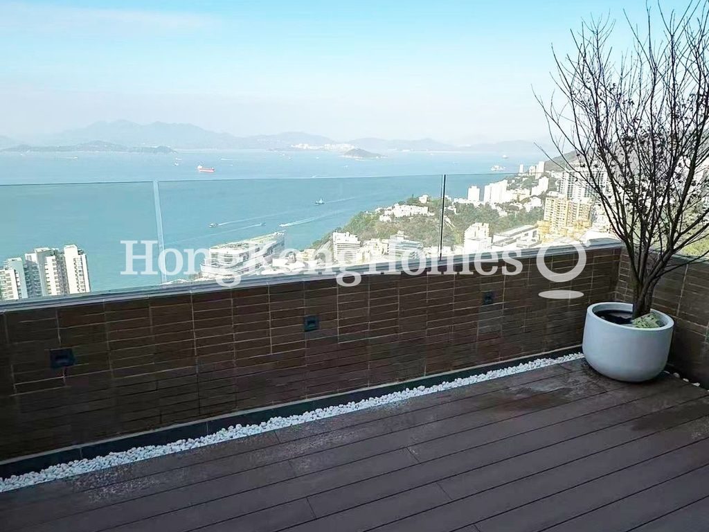 Private Terrace off Living & Dining Room — 置富花園 H20座 富興苑，薄扶林
