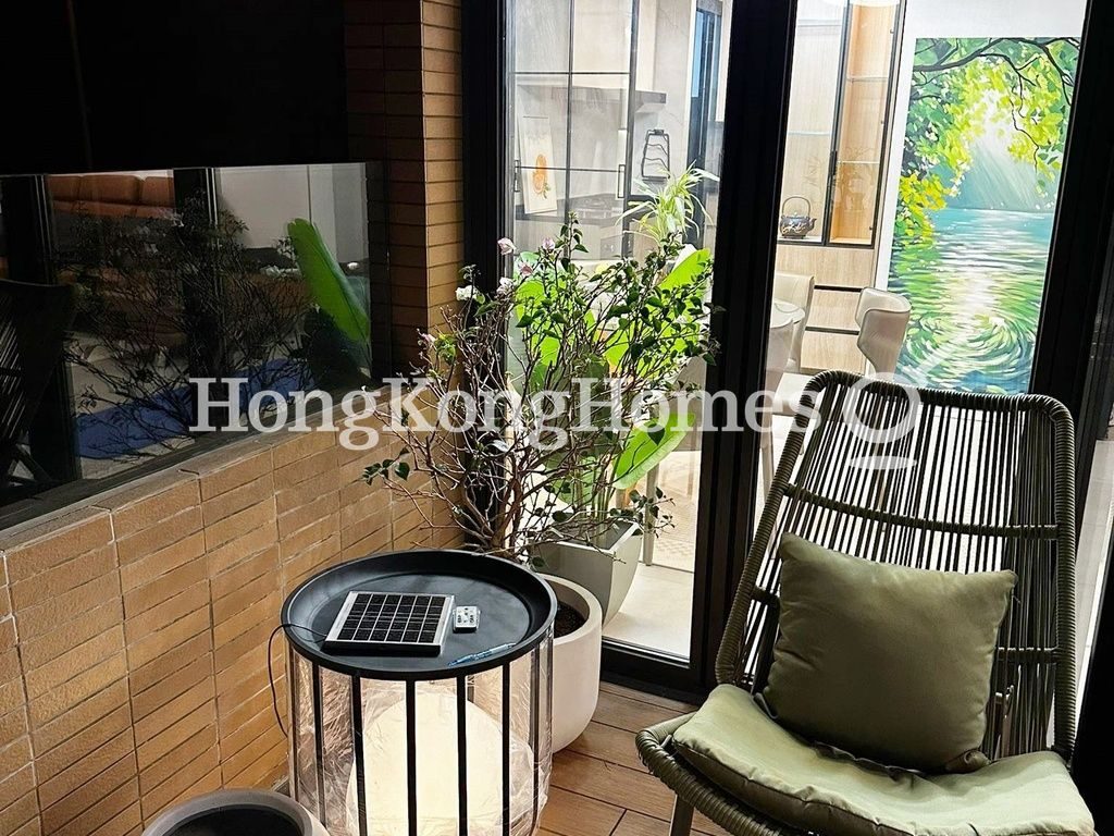 Private Terrace off Living and Dining Rm — 置富花園 H20座 富興苑，薄扶林
