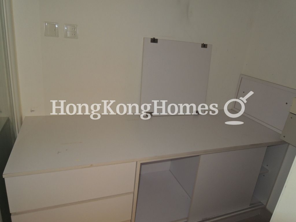 Maid's Room — 瓏璽 - 第8座 (觀海鑽)，大角咀