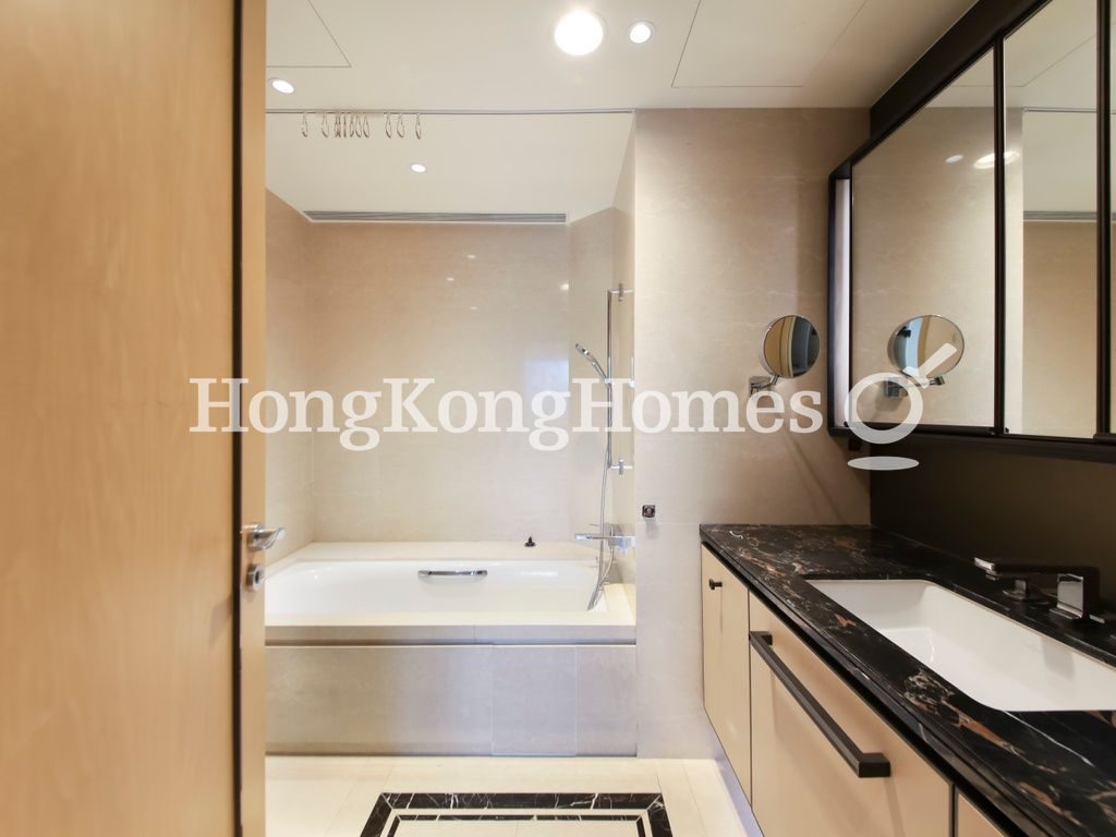 Ensuite Bathroom — MacDonnell Road, 3, Mid-levels Central