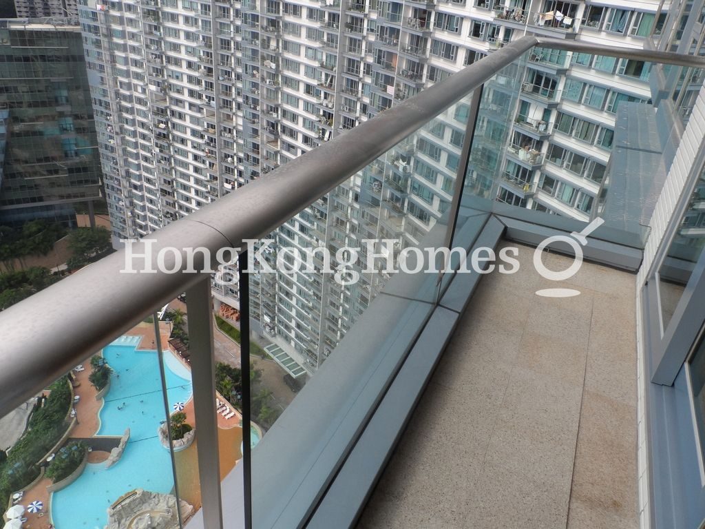 Balcony off Living Room — 貝沙灣 02期, 南岸，薄扶林