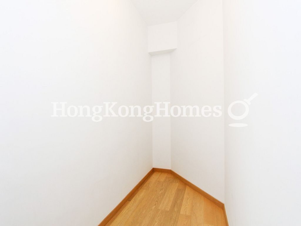Walk-in Closet in Master Bedroom — The Austin - Phase 1 - Tower 1, Tsim Sha Tsui