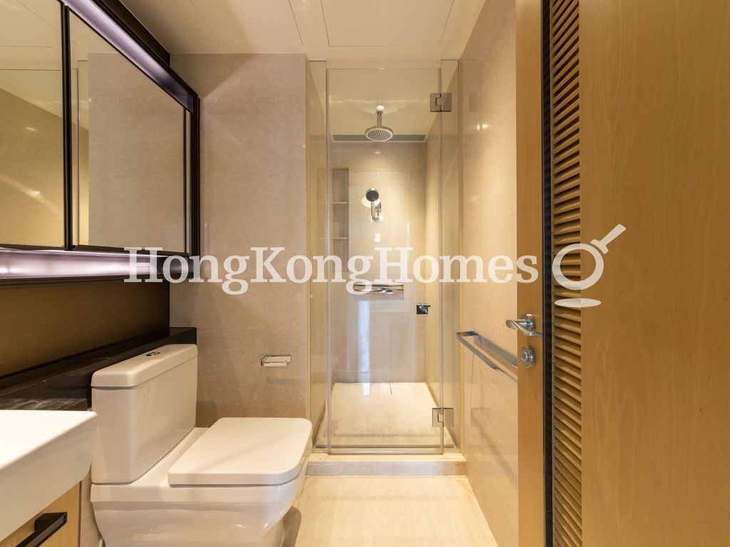 Guest Bathroom — 麥當勞道3號，中半山