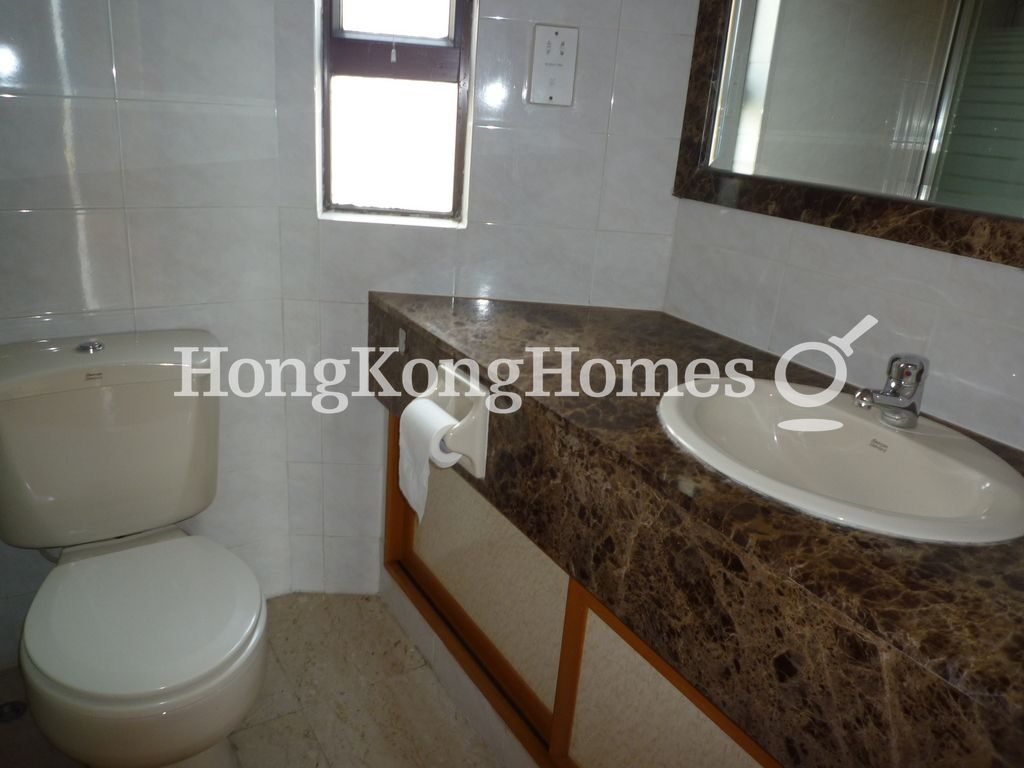 Guest Bathroom — 龍嶺，西貢