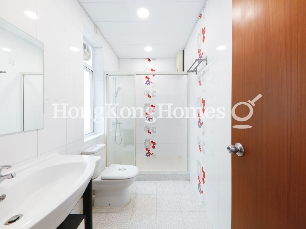 Guest Bathroom — Capital Garden, Clear Water Bay