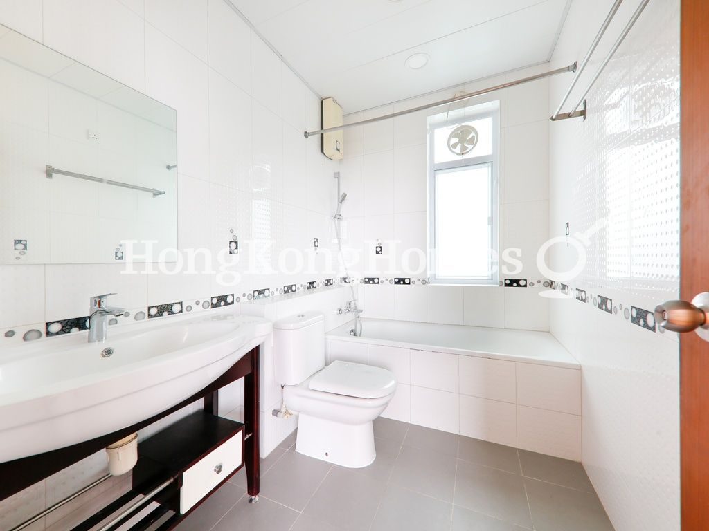 Master Bathroom — Capital Garden, Clear Water Bay