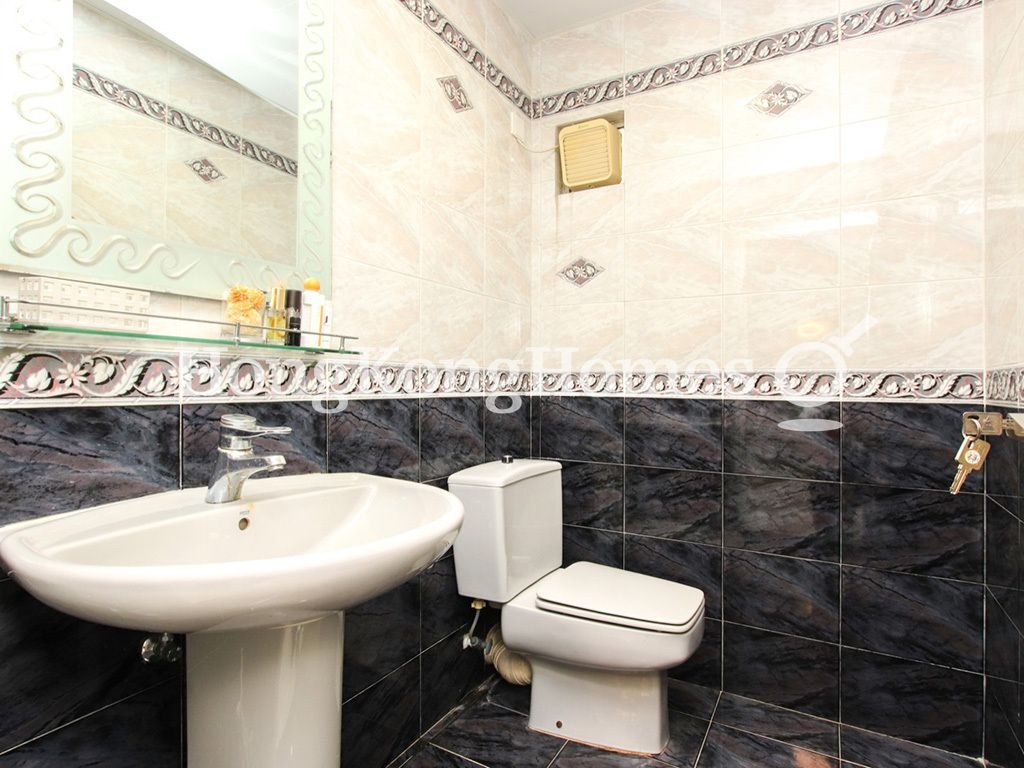 Guest Powder Room — 匡湖居 04期，西貢