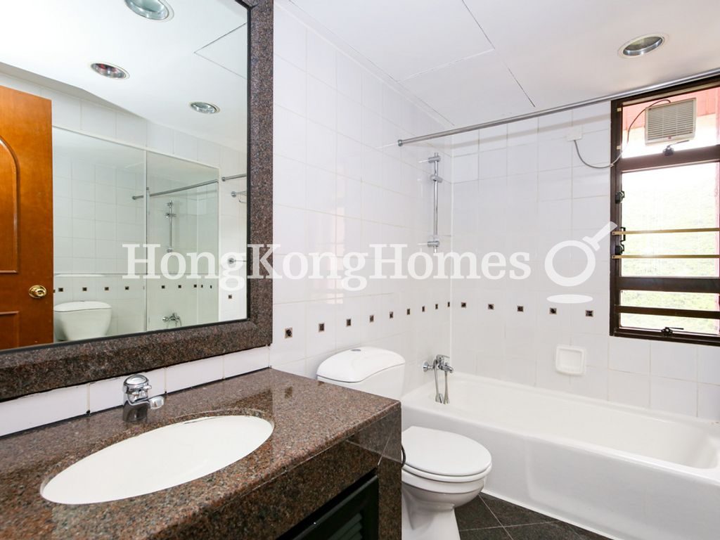 Guest Bathroom — 浪琴園 - 第02座，大潭