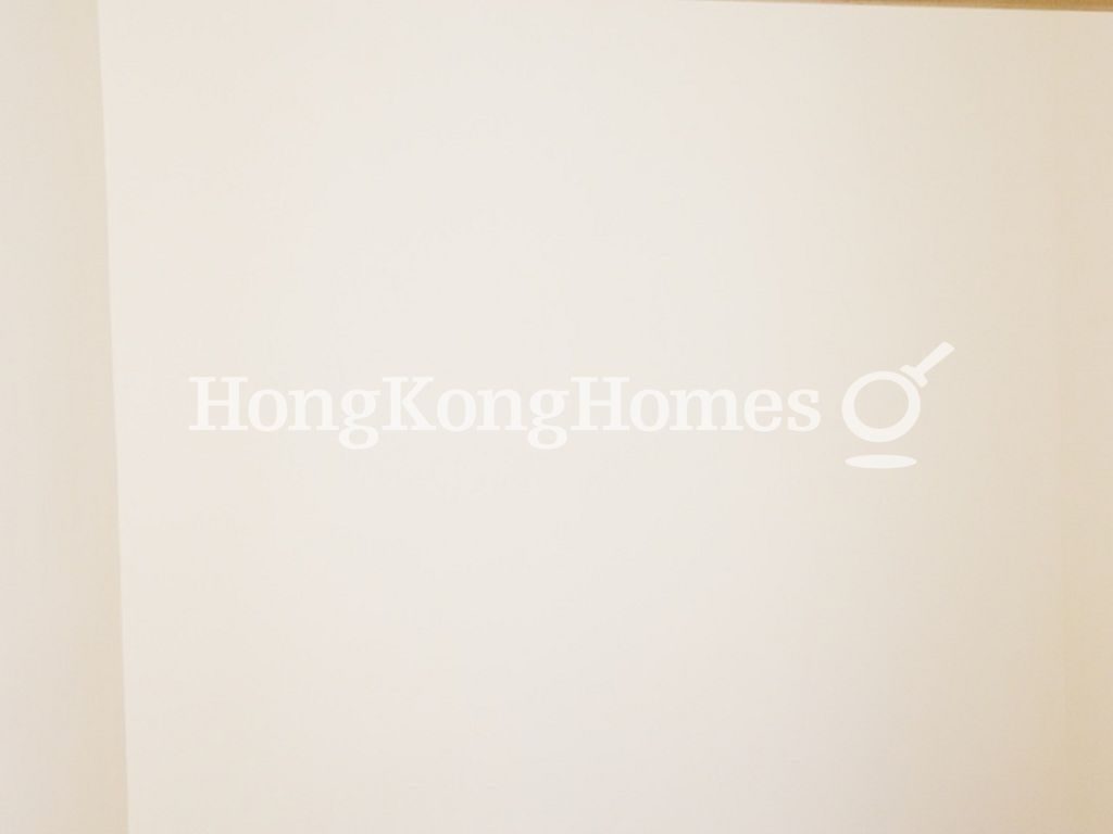 Walk-in Closet in Master Bedroom — 浪琴園 - 第02座，大潭