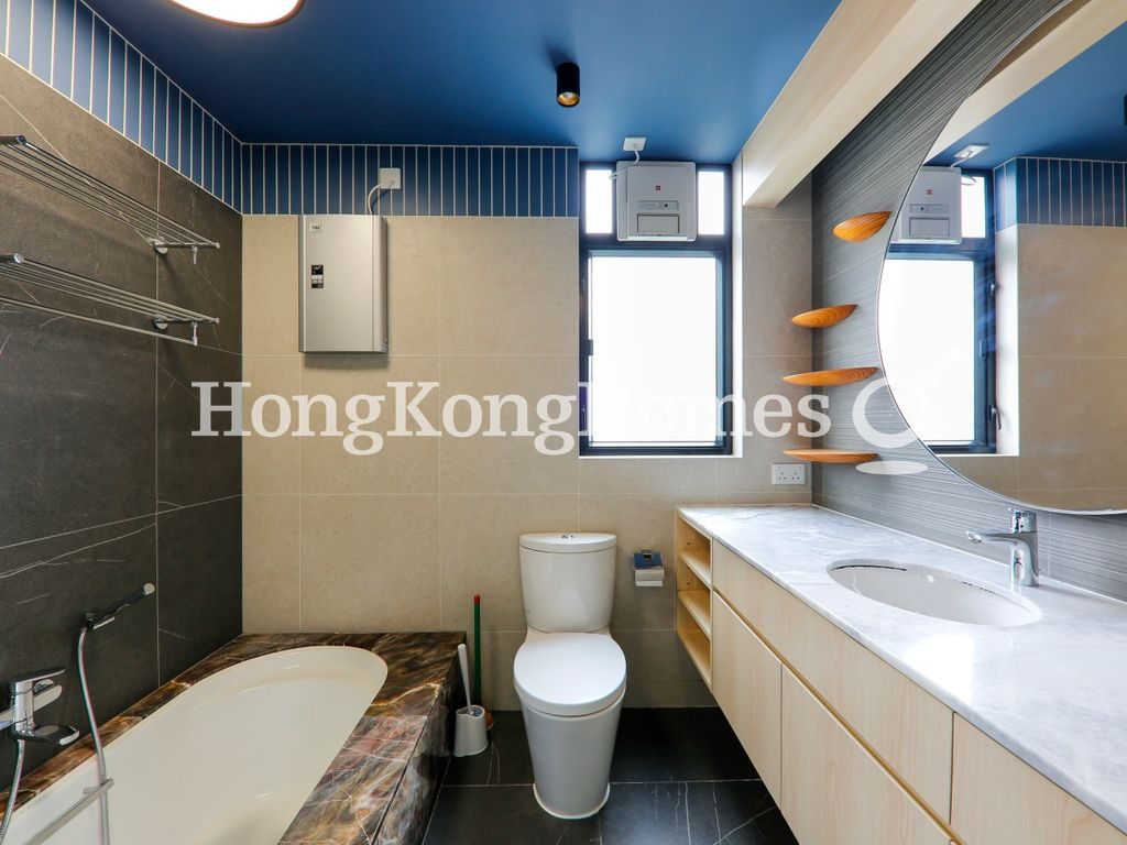 Guest Bathroom — Royalton I, Pokfulam