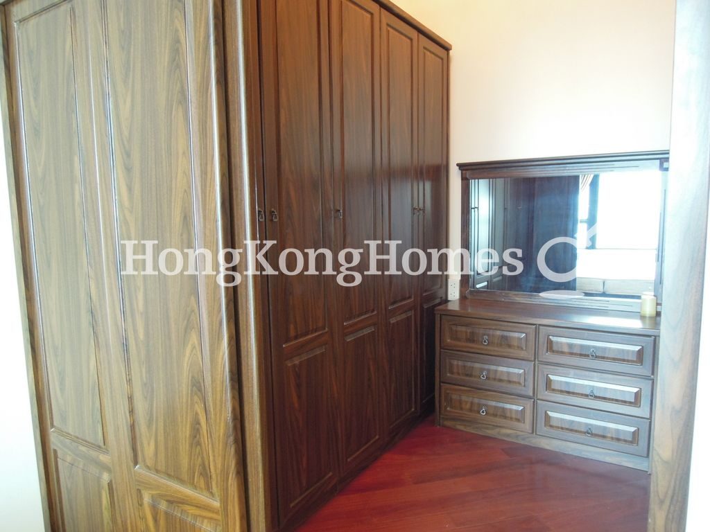 Dressing Area in Master Bedroom — 凱旋門 1期 第2A座 (映月閣)，尖沙咀