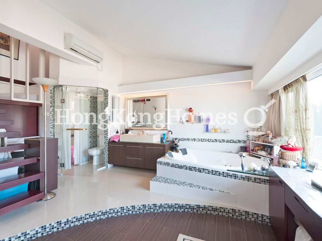 Master Bathroom — 碧浪小築，清水灣