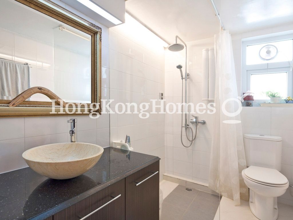 Guest Bathroom — 碧浪小築，清水灣