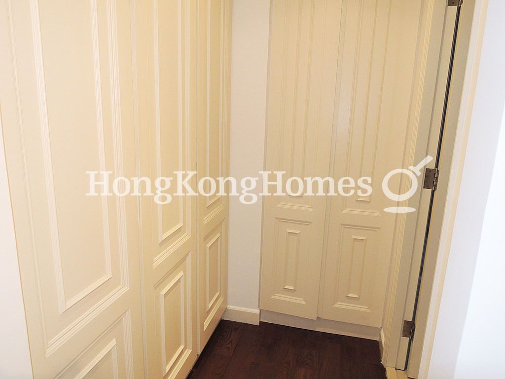 Built-in Wardrobe in Master Bedroom — Yuen Ming Building, Central