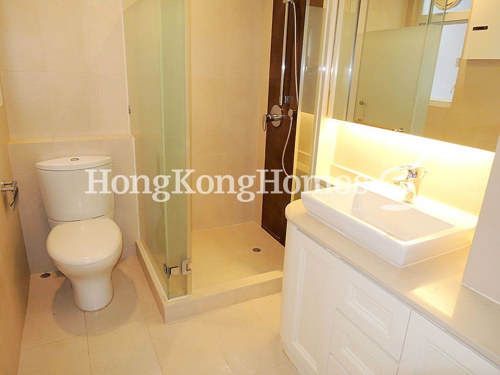 Second Ensuite Bathroom — Yuen Ming Building, Central