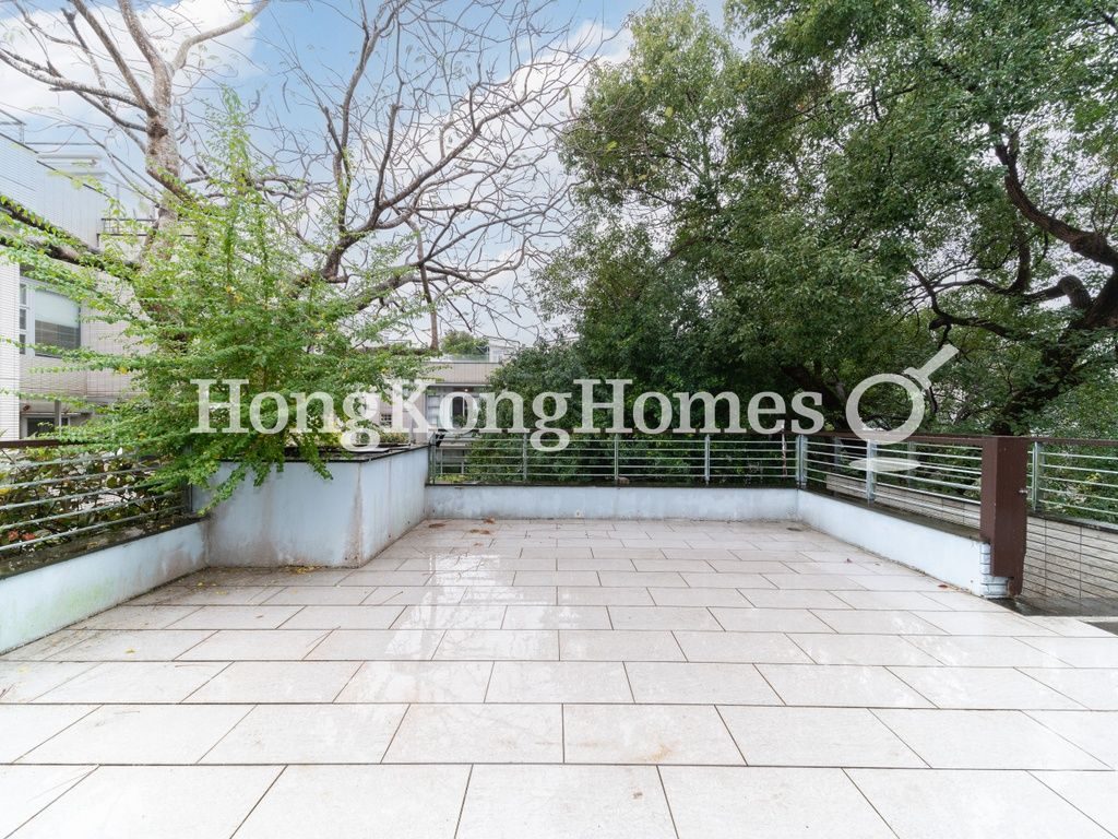 Private Terrace off the Kitchen — 溱喬，西貢