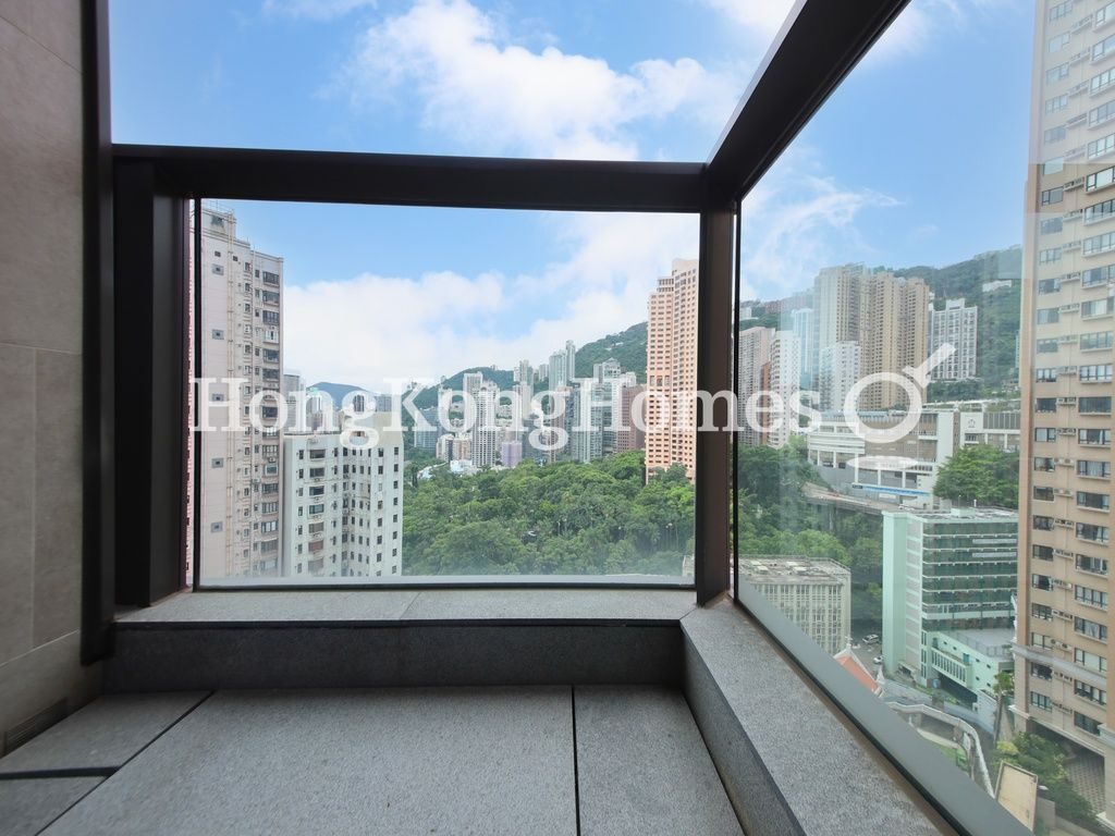 Balcony off Living and Dining Room — 本舍，西半山