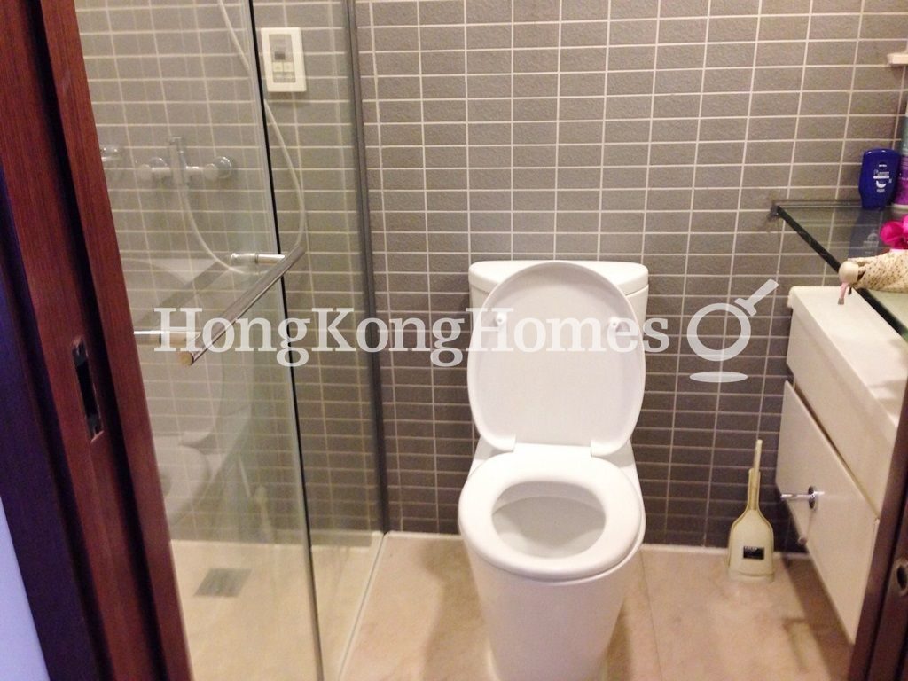 Guest Bathroom — 駿逸峰，灣仔