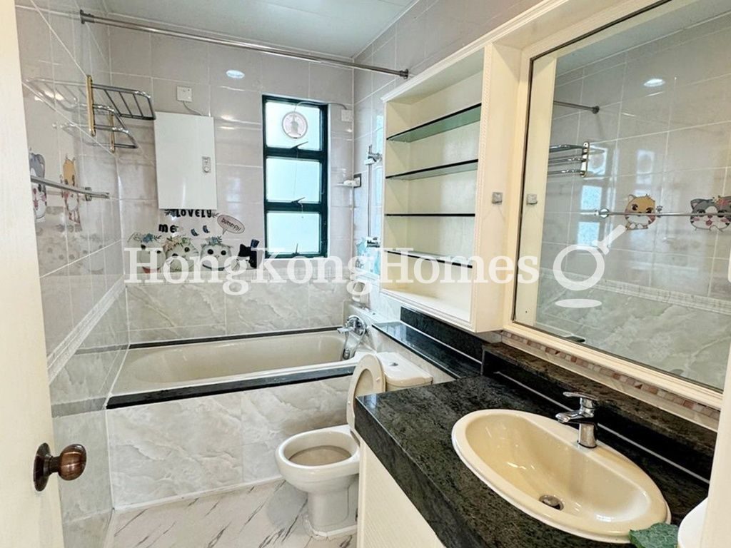 Guest Bathroom — 康馨園，大坑