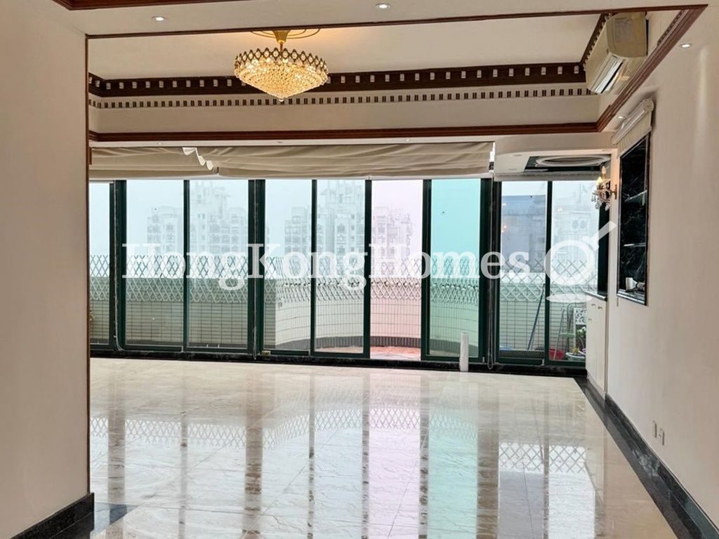 Living and Dining Room and Balcony — 康馨園，大坑