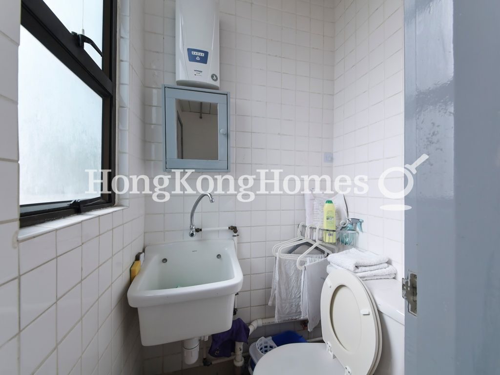 Maid's Washroom — 寶雲山莊，中半山