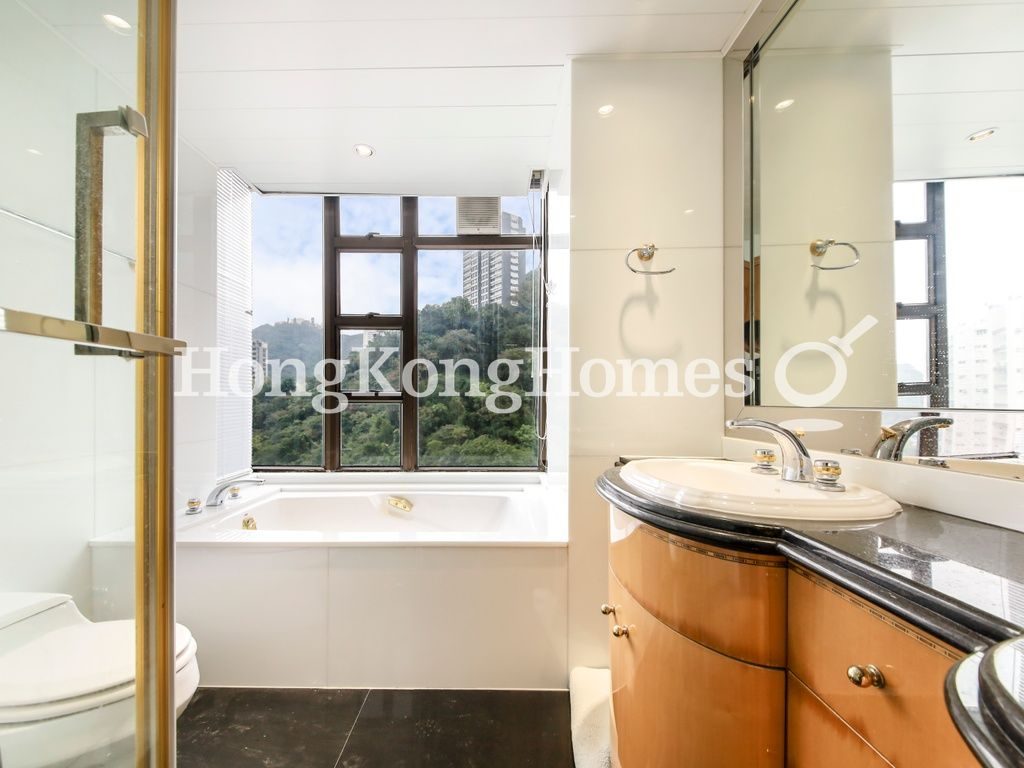 Master Bathroom — 寶雲山莊，中半山