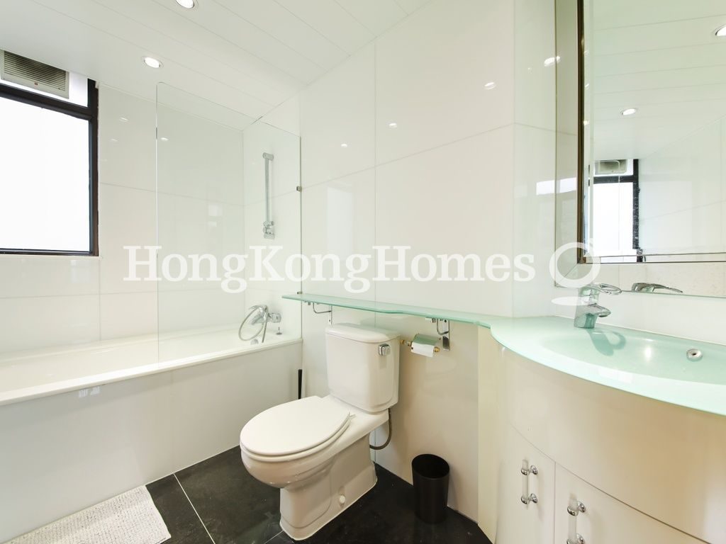 Guest Bathroom — 寶雲山莊，中半山