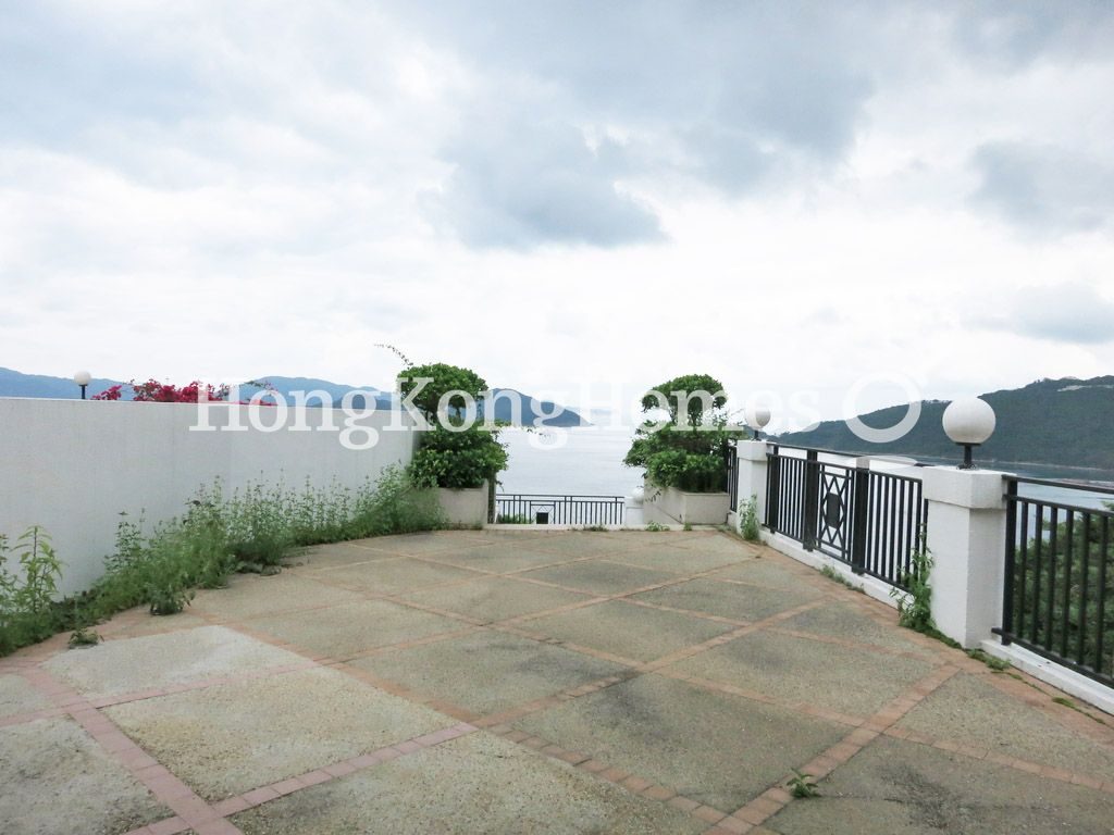 Private Garden off Living & Dining Room — 銀泉台，清水灣