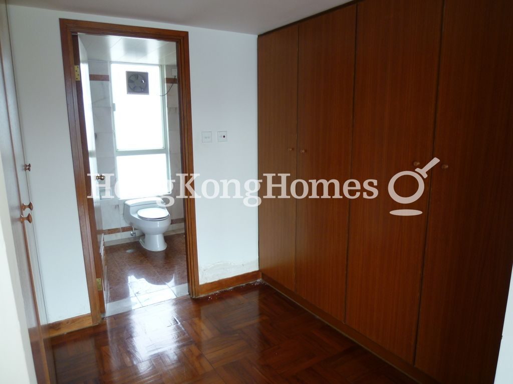 Dressing Area in Master Bedroom — The Redhill Peninsula - Block 01, Tai Tam