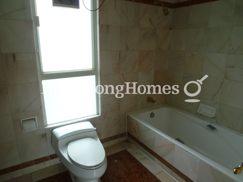 Master Bathroom — The Redhill Peninsula - Block 01, Tai Tam