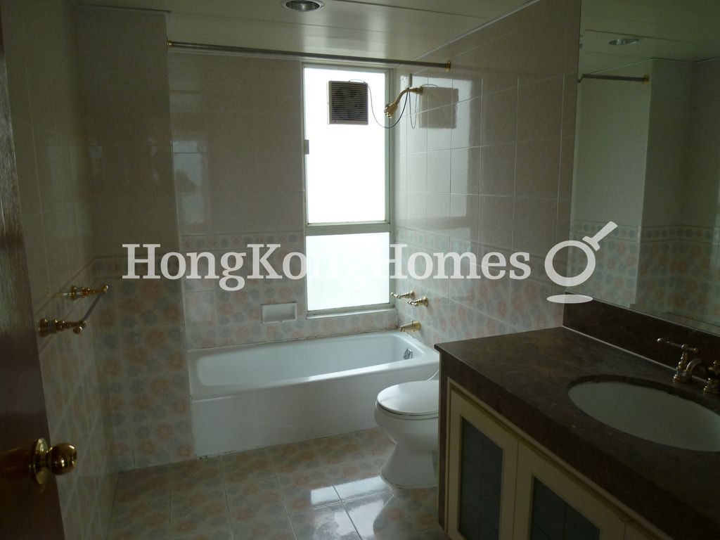 Guest Bathroom — The Redhill Peninsula - Block 01, Tai Tam