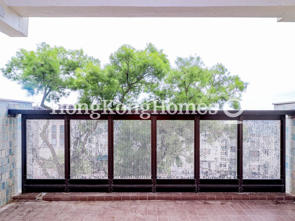 Balcony off Living and Dining Room — 環角徑 1號，舂坎角