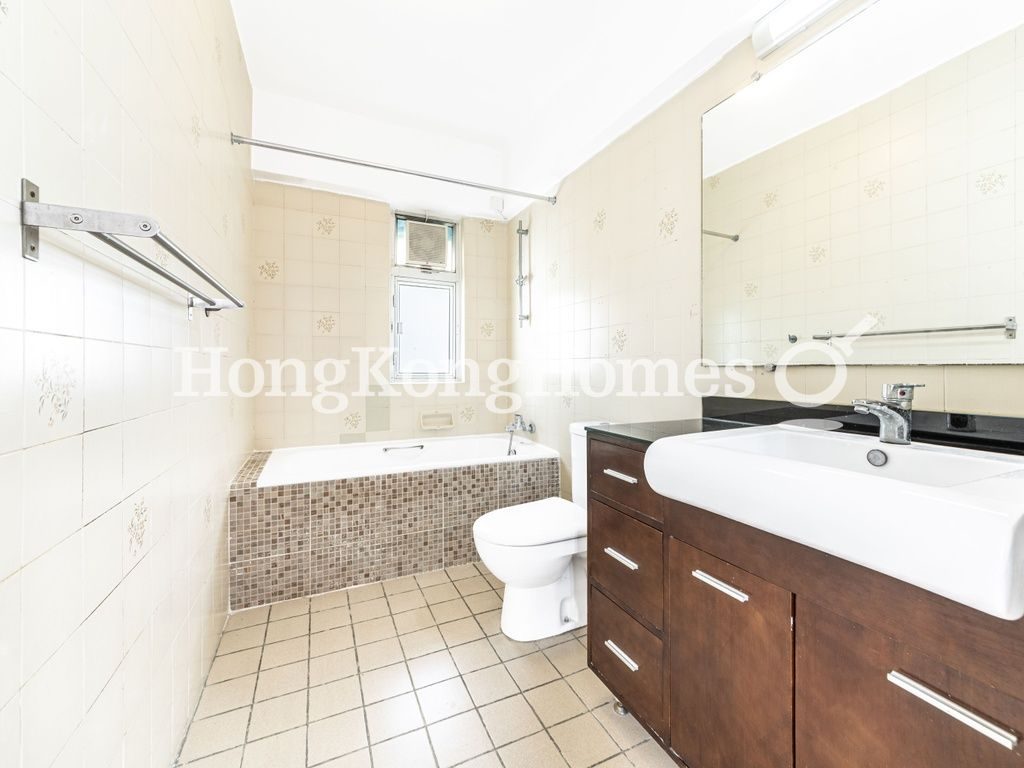 Master Bathroom — 華亭閣，薄扶林