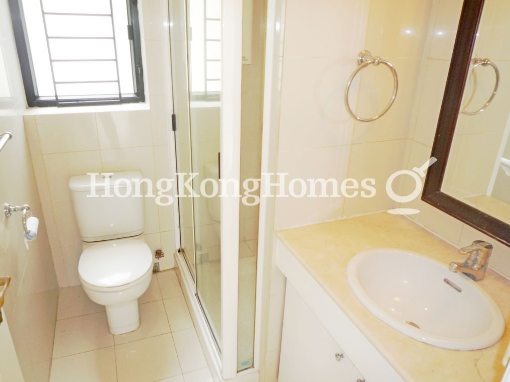 Guest Bathroom — 麗景園 - 第11-12座，淺水灣